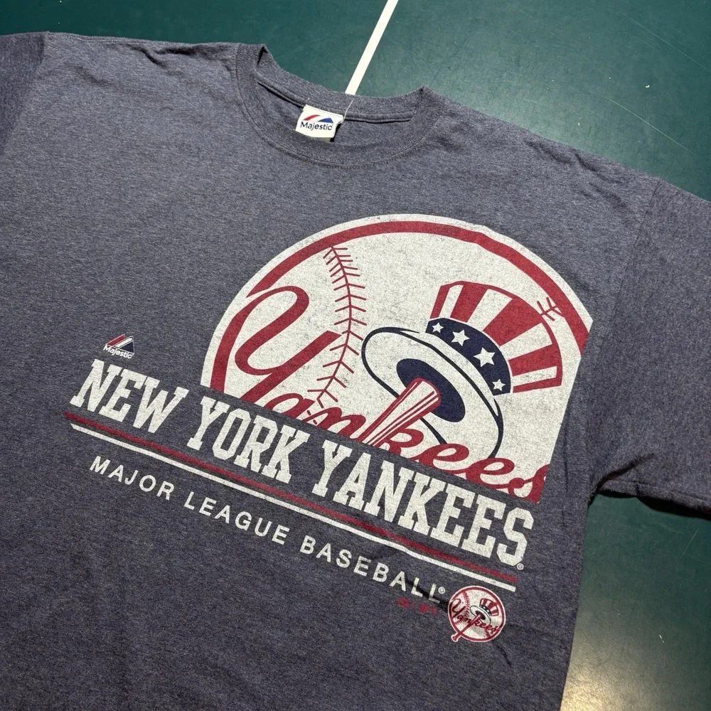New York Yankees Majestic T-Shirt Men's XL Big Logo Baseball Tee Blue Gray MLB - Picture 2 of 8